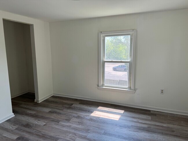 Bed room 2 - 3811 S Main Rd
