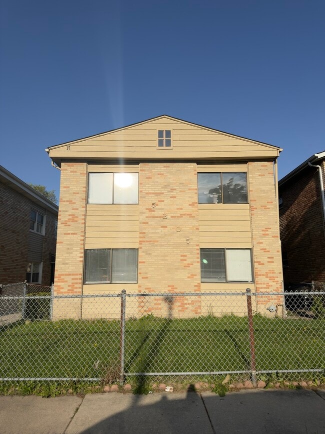 Building Photo - 5205 S 73rd Ct