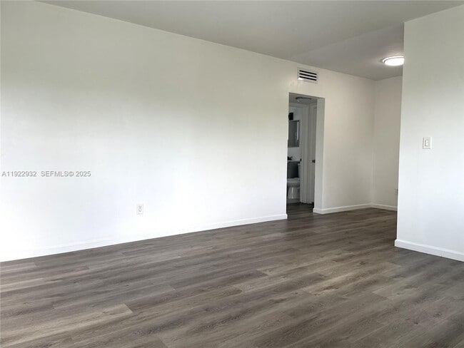 Foto del edificio - 17175 NE 20th Ave