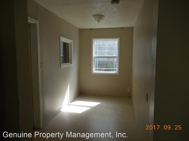 Building Photo - 2 br, 1 bath House - 323 Newtown Street