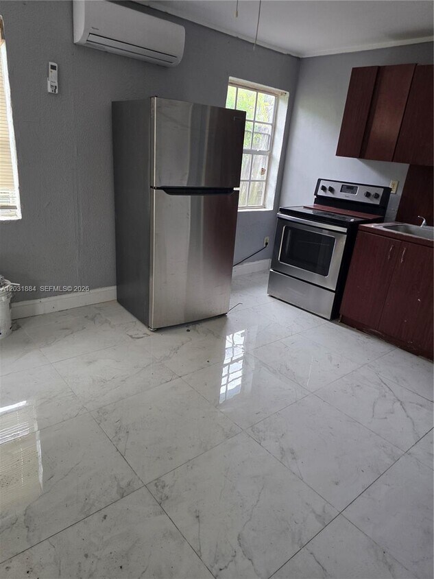 Foto del edificio - 840 NE 124th St