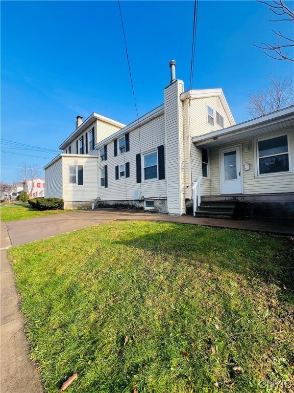 96 W Oneida St, Oswego, NY 13126 Room for Rent in Oswego, NY