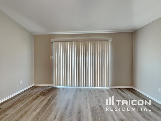 Foto del edificio - 1107 Longhorn Ln