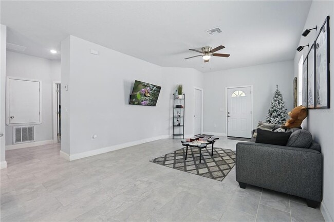Building Photo - 2618 Sidney Ave