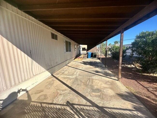Building Photo - charming 2 bedroom mobile close to River