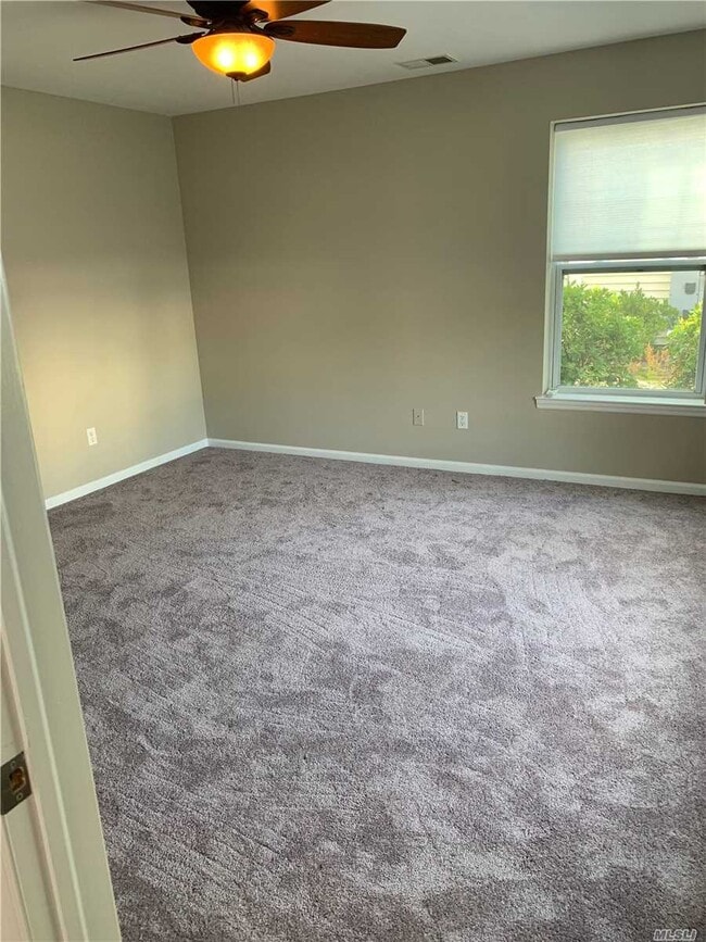 Building Photo - 18 Lorien Pl