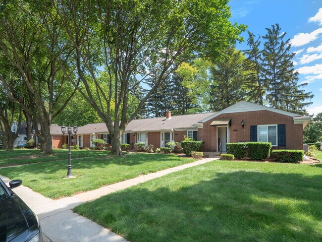 Building Photo - 3504 Southgate Dr