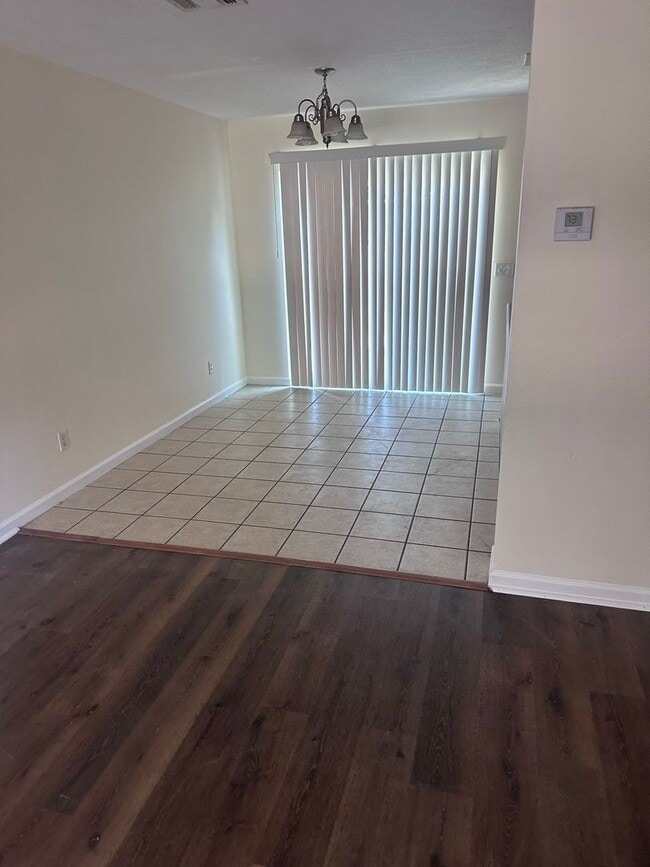 Foto del edificio - 108 N Gray Ave