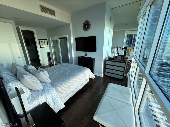 Building Photo - 4525 Dean Martin Dr