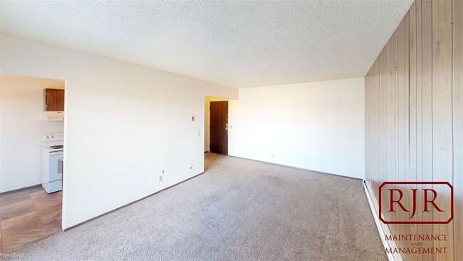 Building Photo - 103 E Bismarck Expy