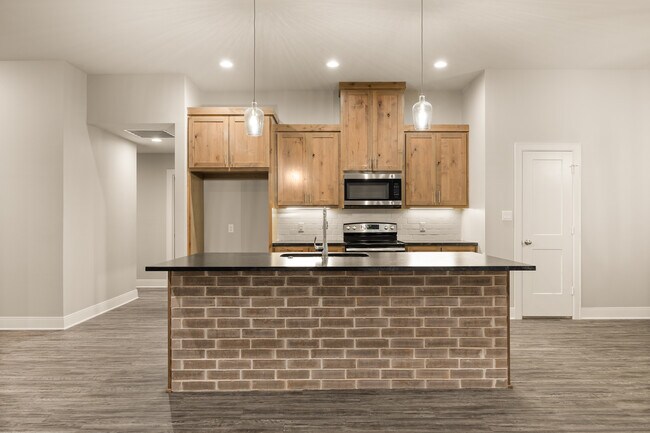 Foto del edificio - 1613 Legacy Dr
