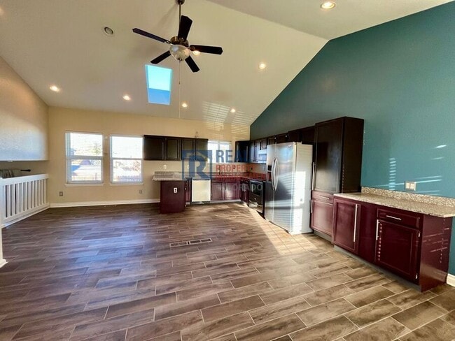 Photo - 5225 Deephaven Ct House