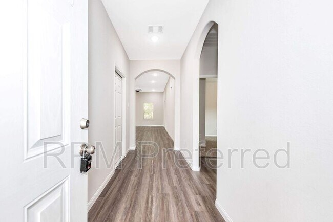 Building Photo - 2150 Mosher Ln