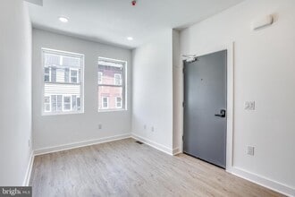 Building Photo - 922 W Arizona St