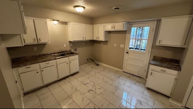 Foto del edificio - 4264 Double Tree St