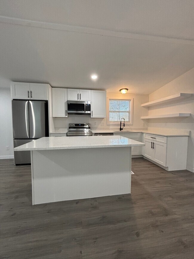 Foto del edificio - 19856 Old Hwy 105 E