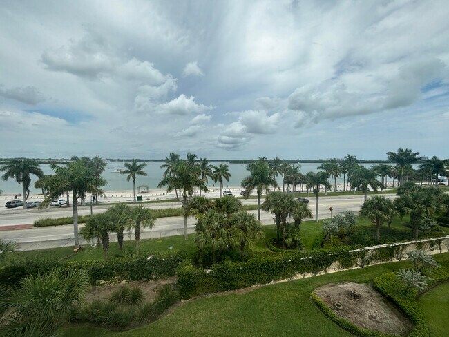Foto del edificio - 35 Harbour Isle Dr W