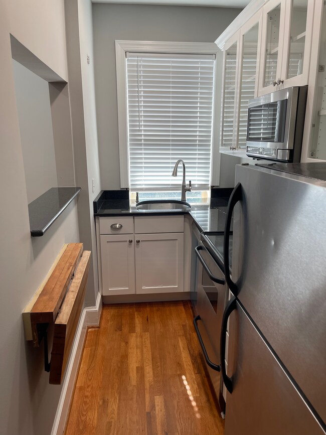 Kitchen - 18 9th St NE