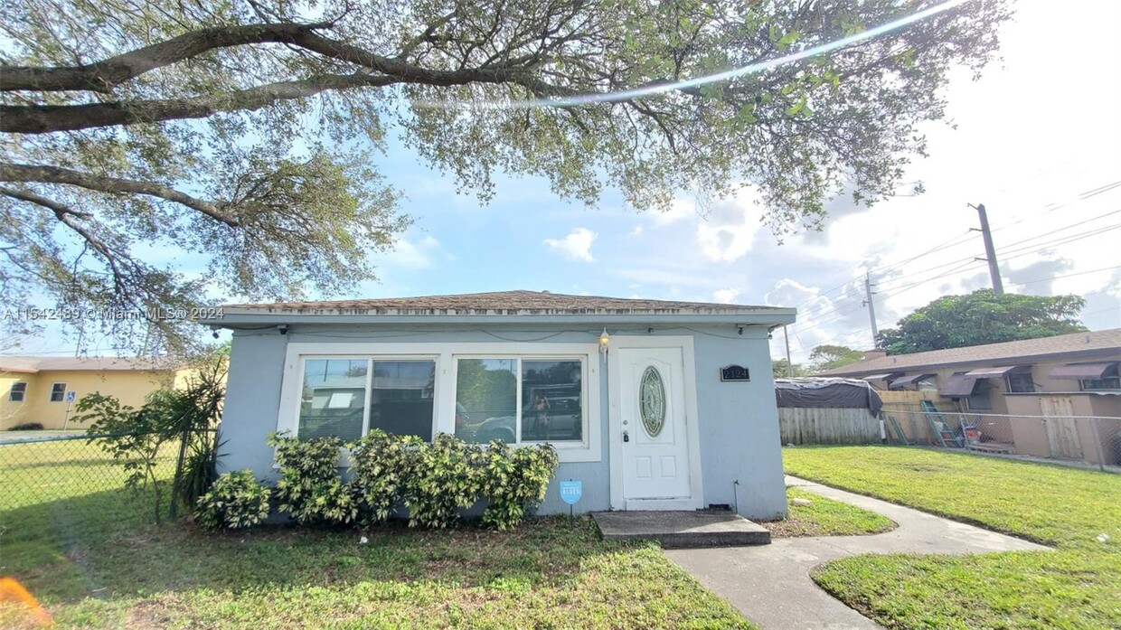 Foto principal - 2124 Scott St