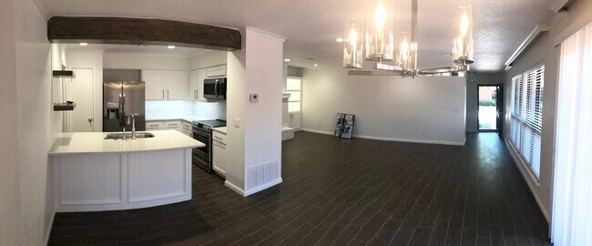 Kitchen - 9009 N May Ave