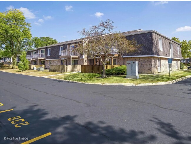 Photo - 1906 S Plum Grove Rd (Rolling Meadows, IL) Apartment