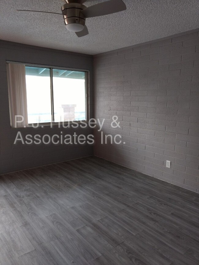 Building Photo - 1433 S Stanley Pl #15