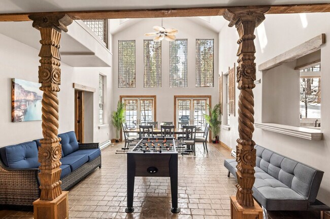 Foto del edificio - 4955 Hidden Hollow Rd
