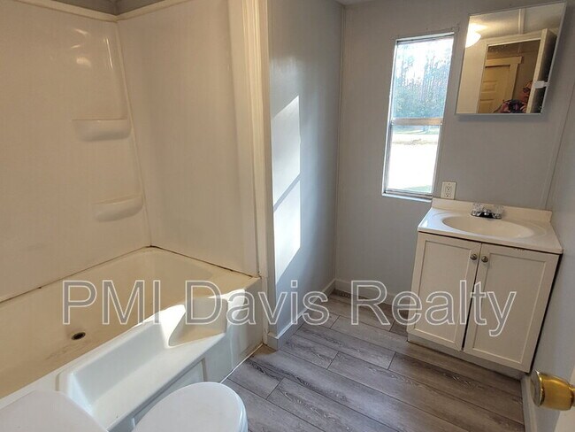 Foto del edificio - 4674 Mayflower St