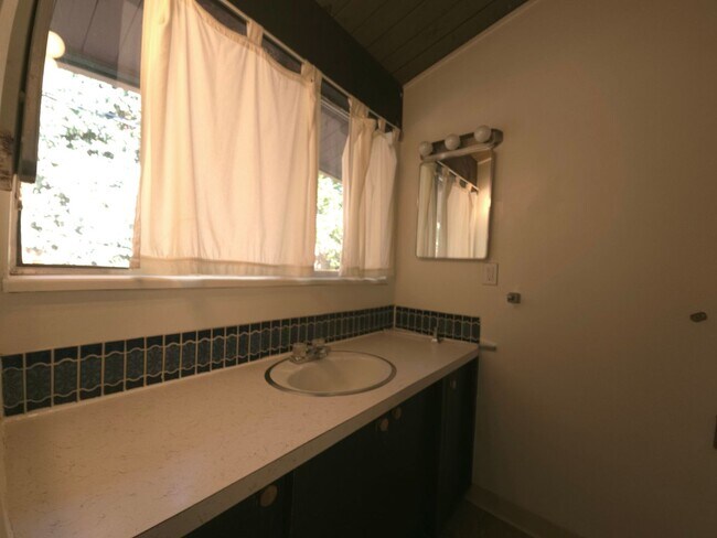 Foto del edificio - Quaint Studio On West Side of The Hill