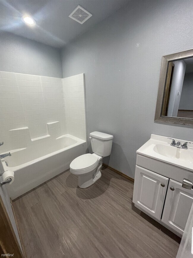 Building Photo - 2 br, 2 bath Triplex - 452 Derrs Chapel Road