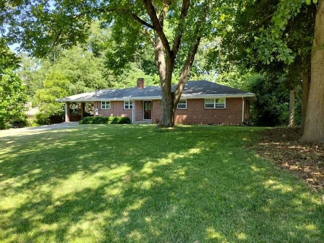Building Photo - 2790 Glenbriar Dr NE
