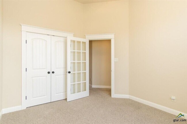 Building Photo - 713 White Bear Trl
