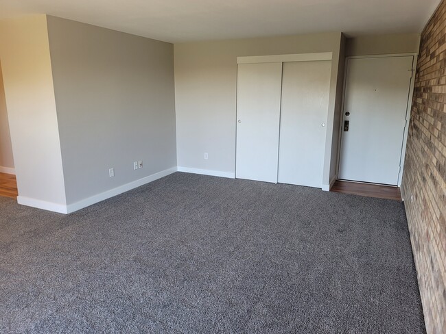 Building Photo - 5212 Belclare Rd