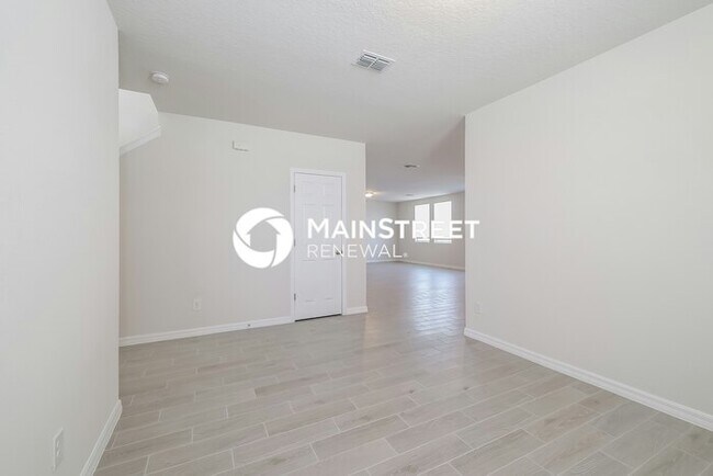 Building Photo - 4 Bedroom Pet-Friendly Home in Davenport, FL with Main Street Renewal