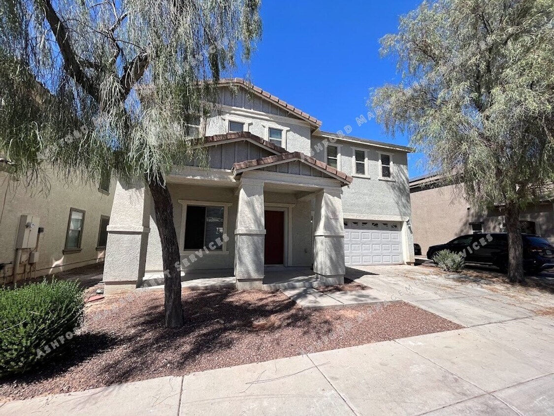 4 BEDROOMS PLUS LOFT AND COMMUNITY POOL IN... House Rental in