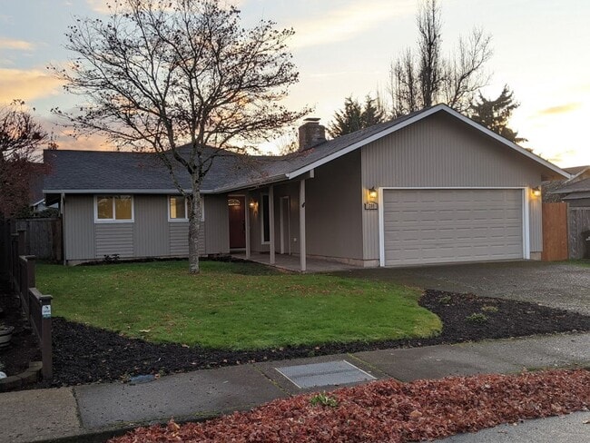 Building Photo - Updated 3bd/2bth Home with Solid Surface F...