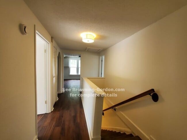 Building Photo - Two Bedroom duplex in South Inglewood avai...