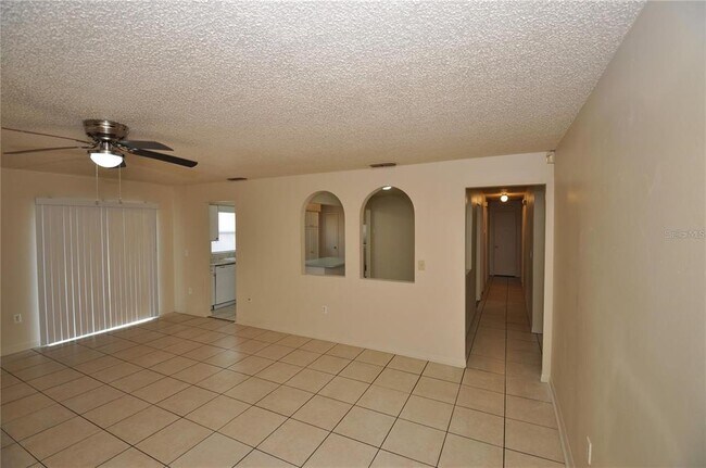 Foto del edificio - 830 Cinnamon Dr E