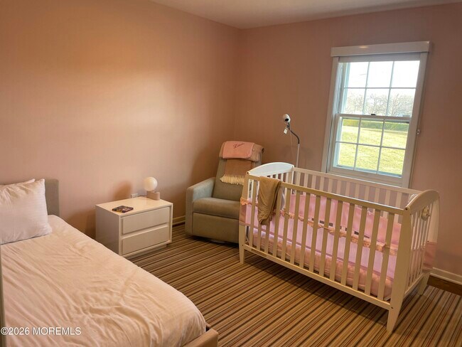 Foto del edificio - 60 Larchwood Ave