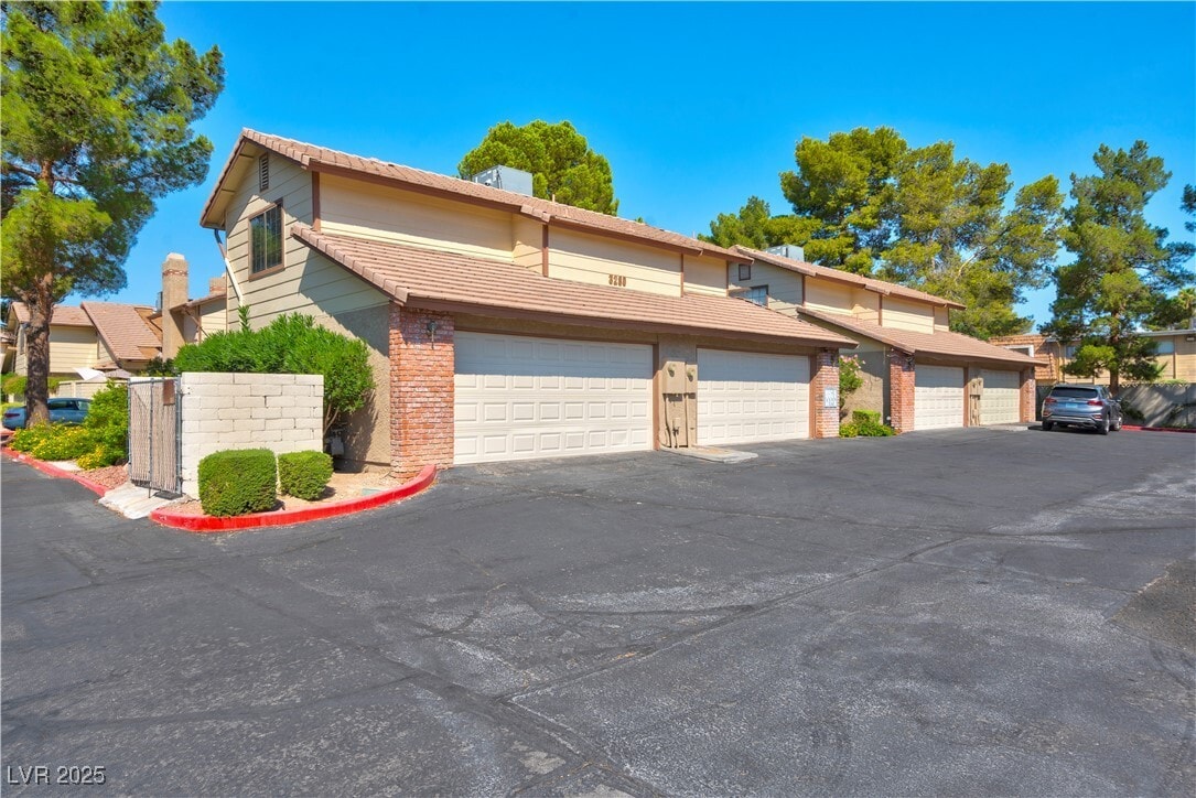 Foto principal - 3280 Dayflower St