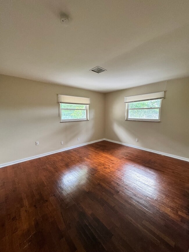 Building Photo - 4321 Bruhin Rd