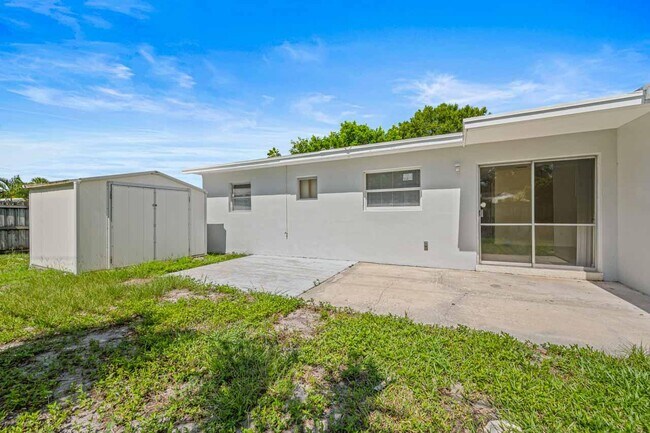 Building Photo - 2213 2nd St SW