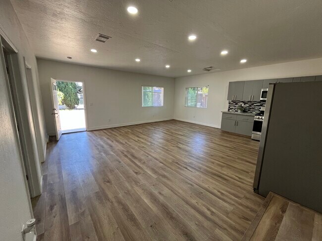 Foto del edificio - 4625 Quashnick Rd