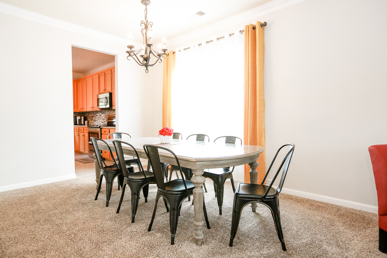 Large, bright dining area - 3024 Early Rise Ave