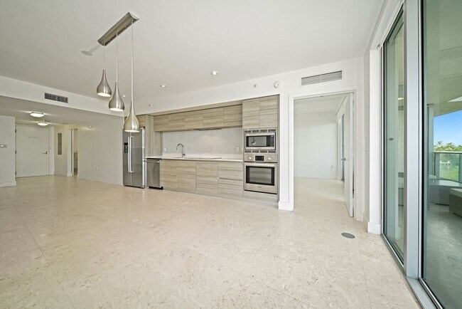 Foto del edificio - 6620 Indian Creek Dr