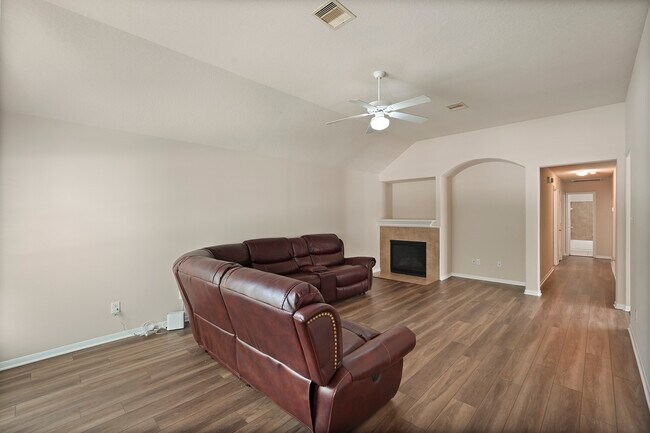 Foto del edificio - 29417 Forest Floor Ln