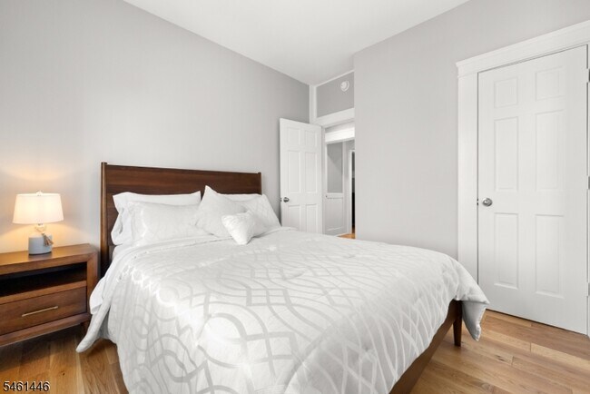 Foto del edificio - 32 Willowdale Ave