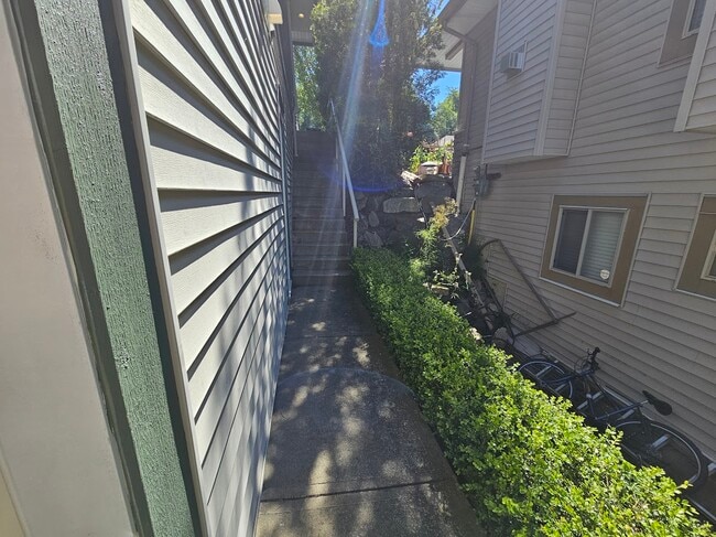 Building Photo - 3544 Bassano Terrace