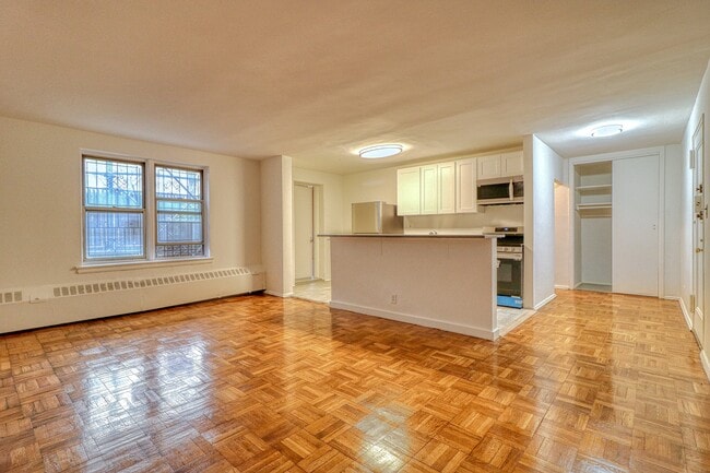Building Photo - 2630 Kingsbridge Ter
