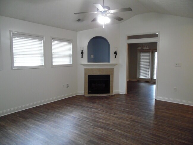 Foto del edificio - 1064 Brick House Ln